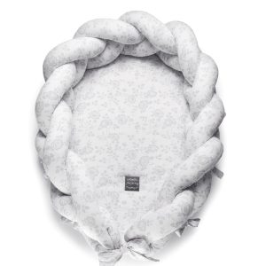 Gnezdece 2v1 z obrobo kitko iz organskega bombaža - bela s sivimi rožicami